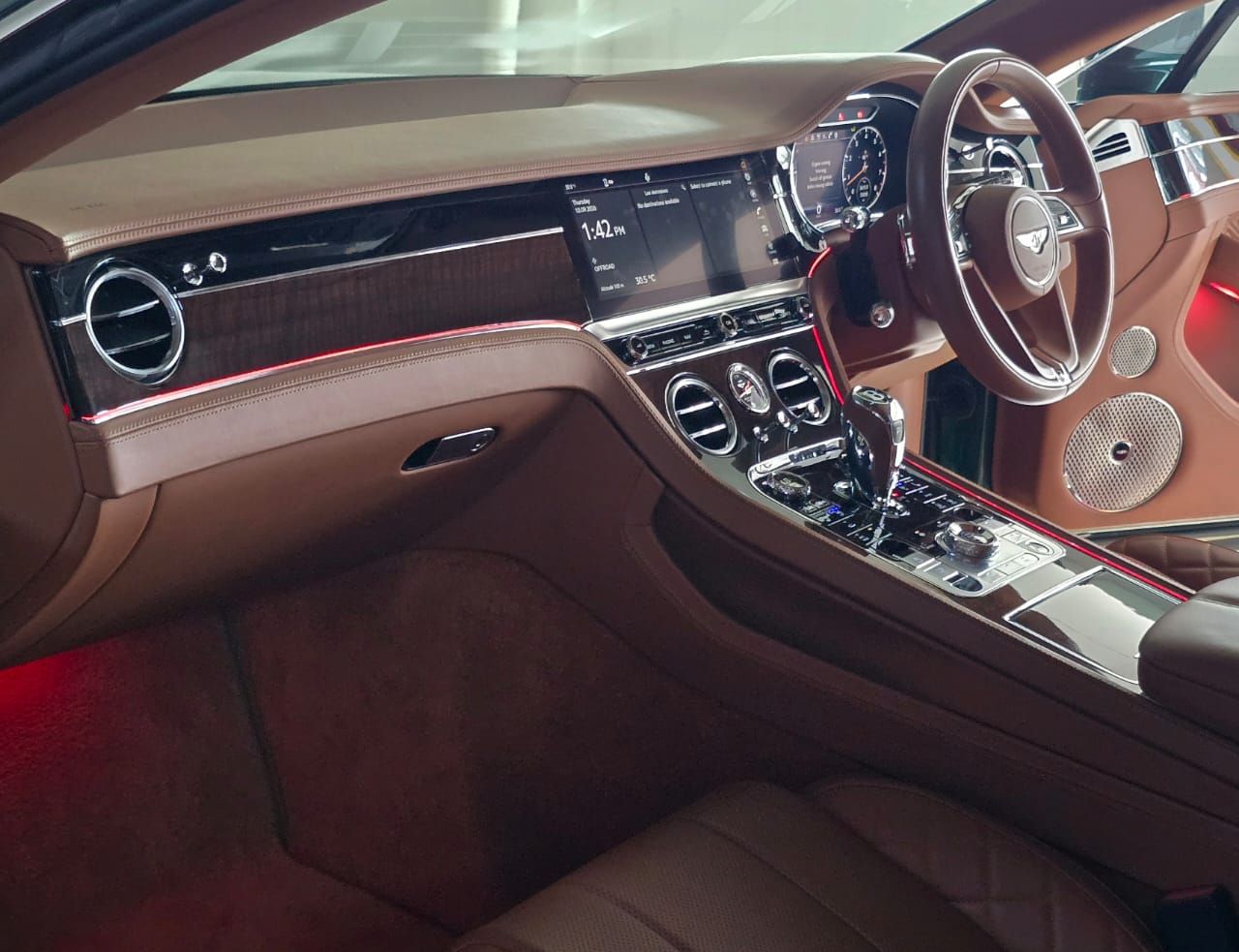 Bentley Continental GT 6.0 W12 Twin-Turbo Coupe – Dashboard