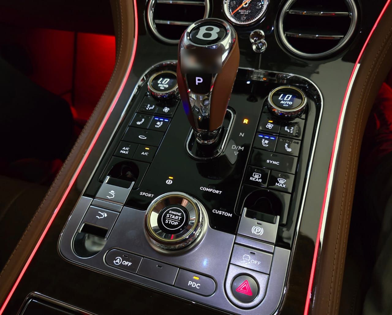 Bentley Continental GT 6.0 W12 Twin-Turbo Coupe – Centre console