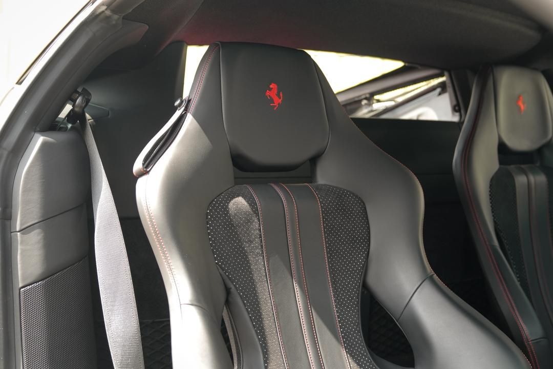 Ferrari F8 Tributo #8327 – Seat