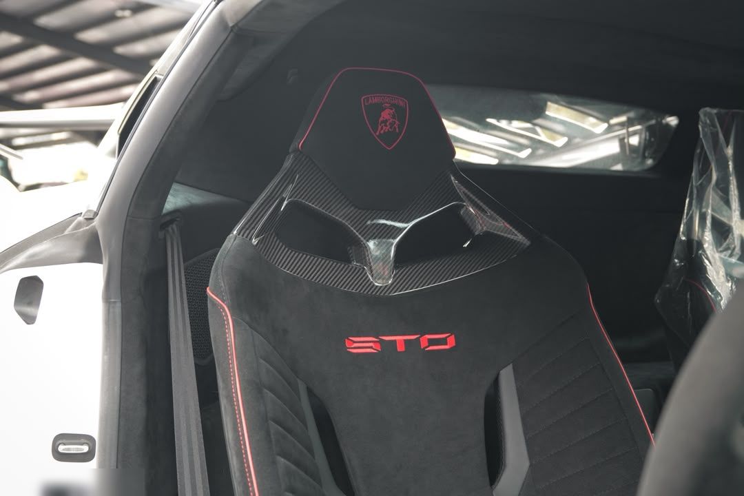 Lamborghini Huracán STO LP640-2 #4116 – Seat