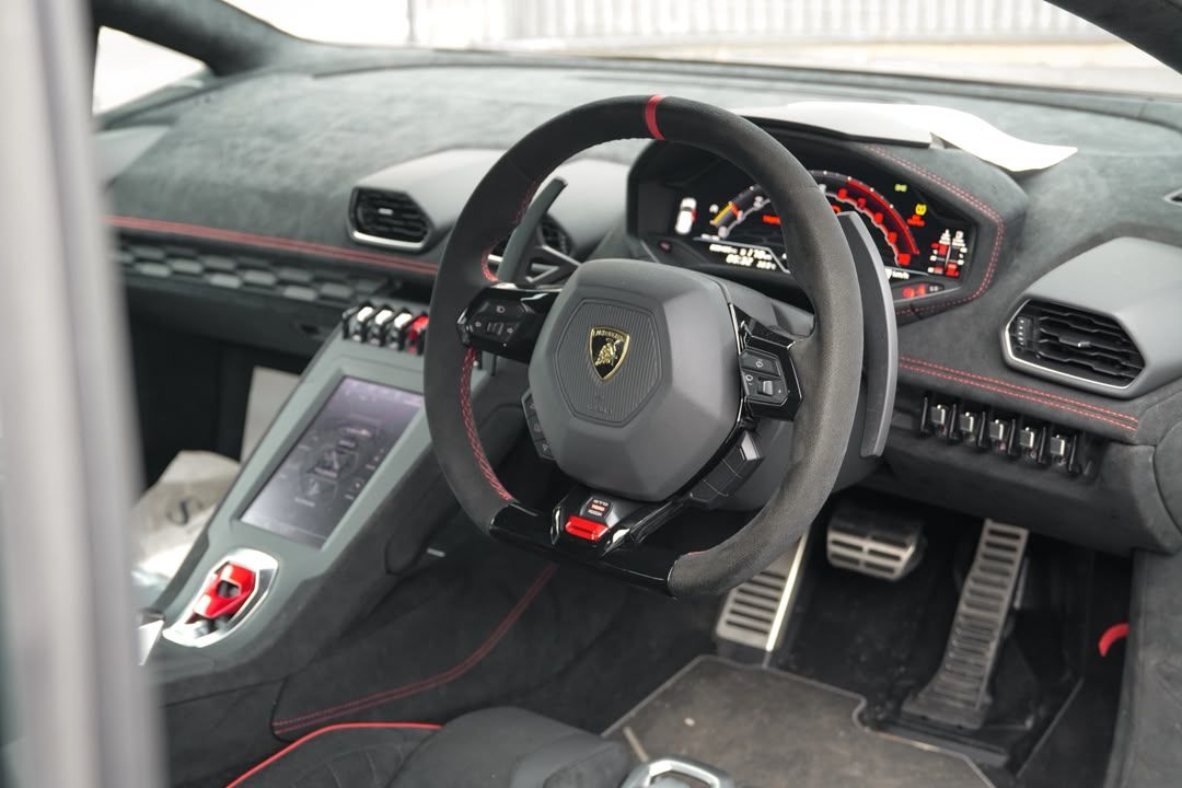 Lamborghini Huracán STO LP640-2 #4116 – Cockpit