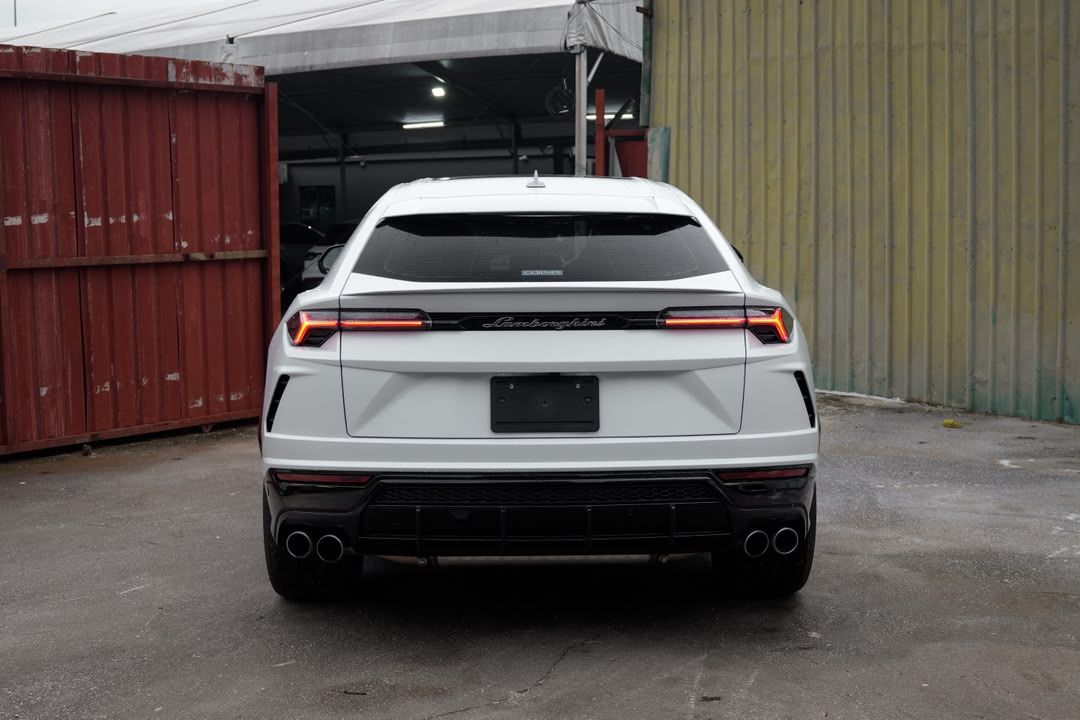 Lamborghini Urus #2055 – Rear