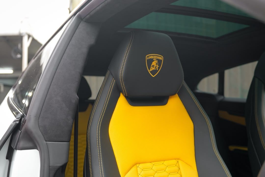 Lamborghini Urus #2055 – Headrest logo