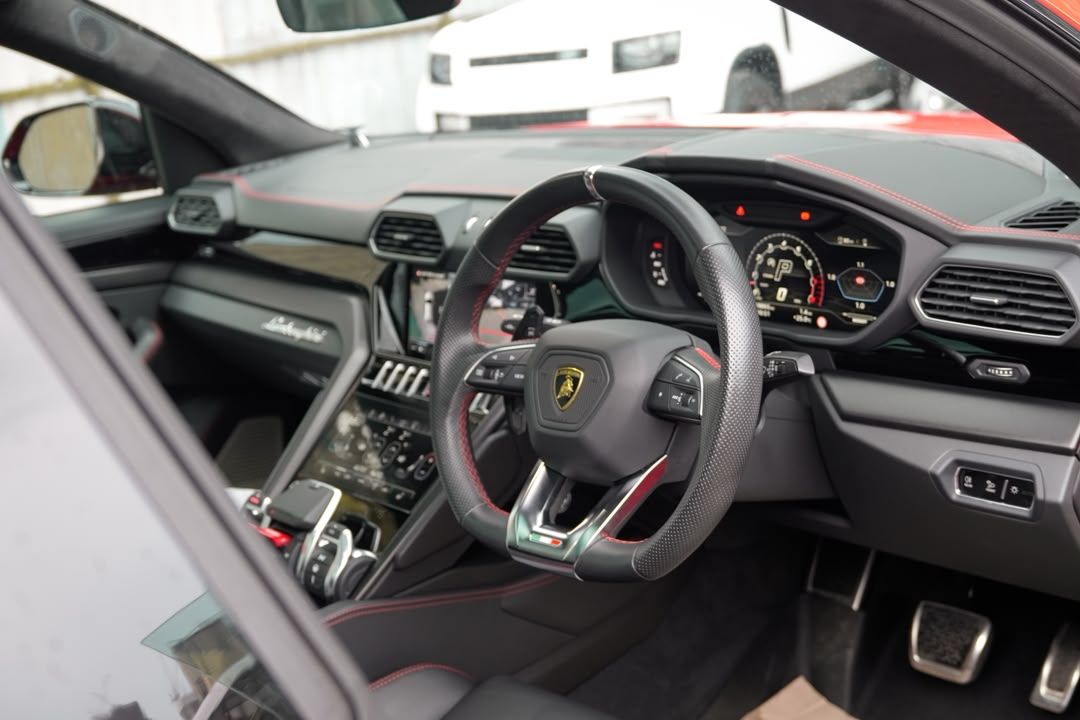 Lamborghini Urus #2105 – Cockpit