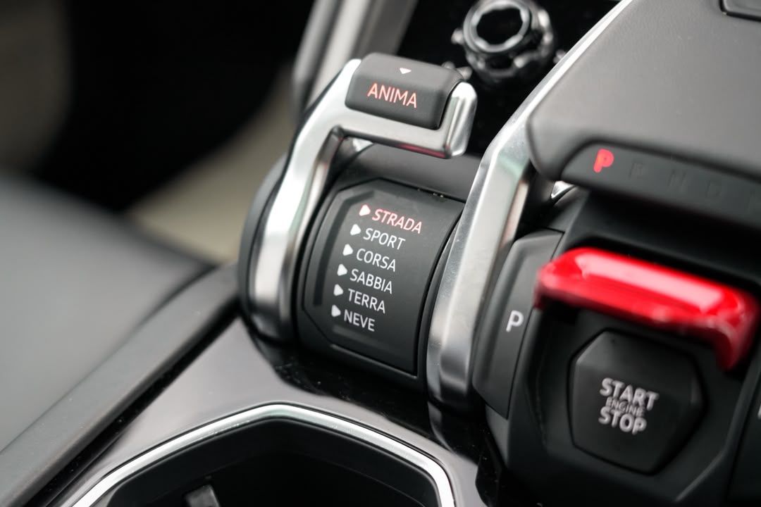 Lamborghini Urus #2105 – Drive mode selector