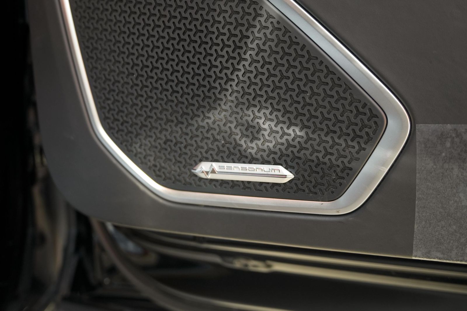 Lamborghini Urus #4366 – Sensonum speaker