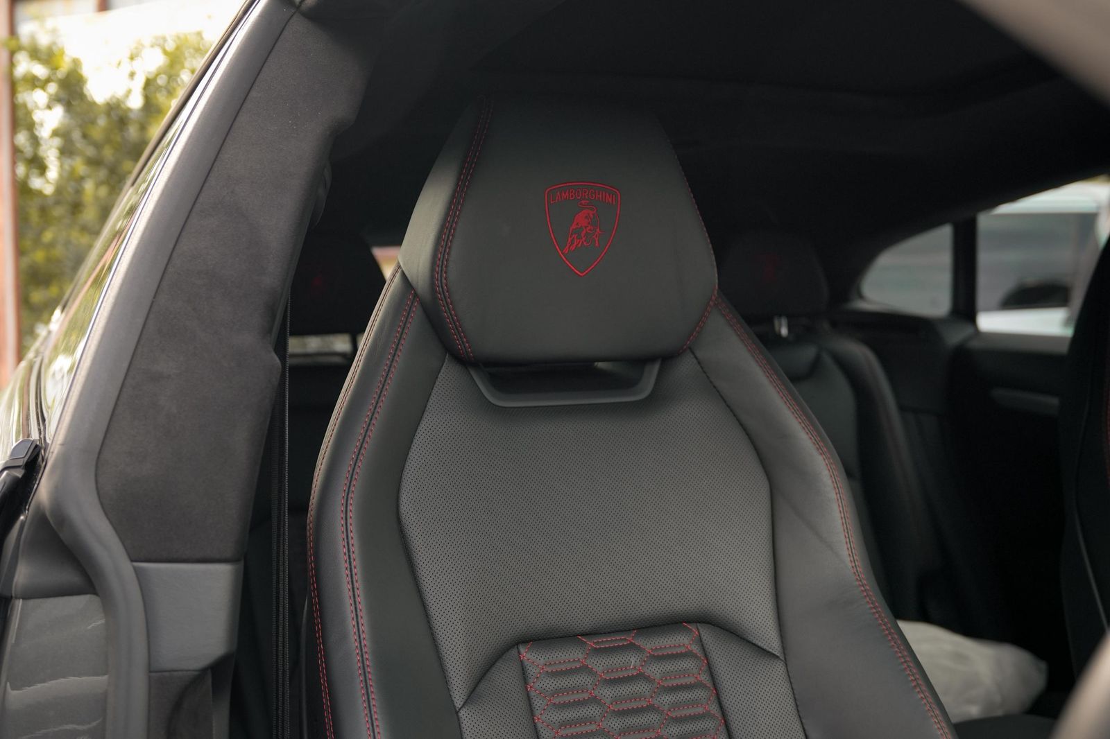 Lamborghini Urus #8581 – Headrest logo