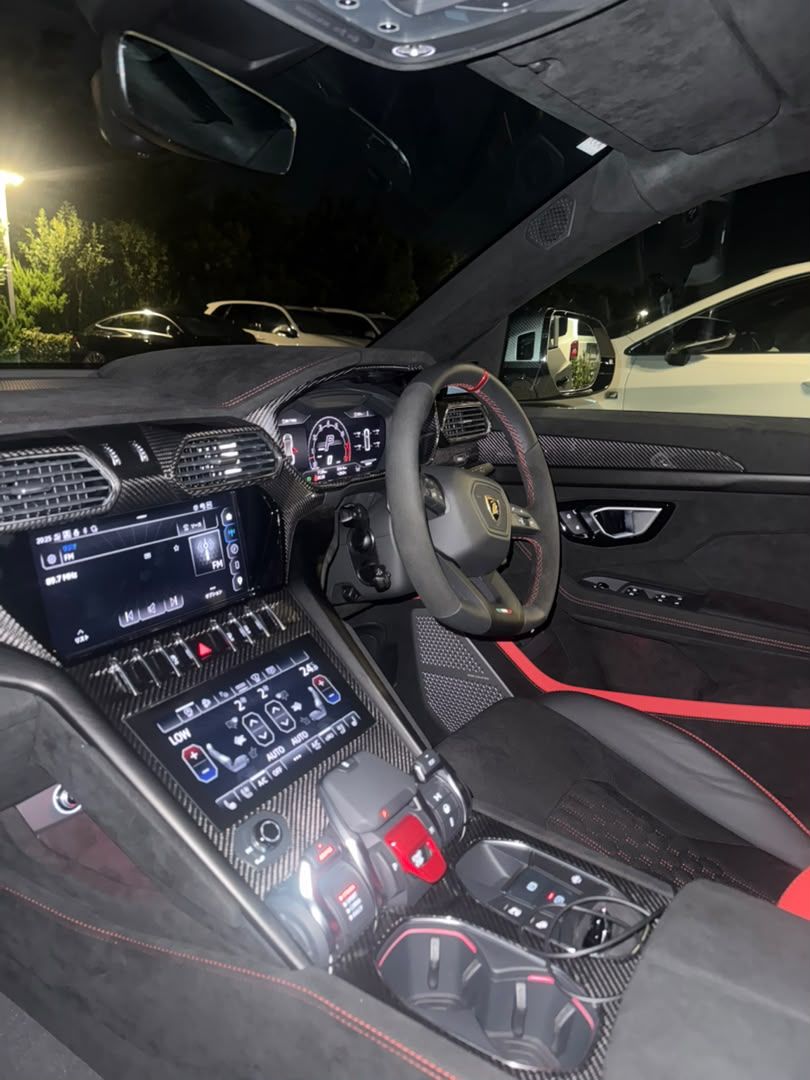Lamborghini Urus Performante #9453 – Cockpit