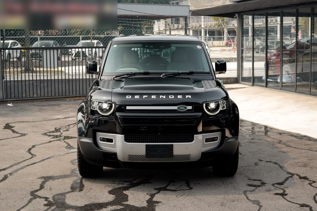 Land Rover Defender 110 S P300 #4301 – Front