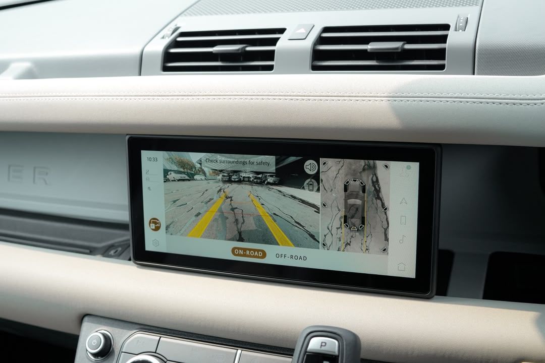 Land Rover Defender 110 S P300 #4301 – 360 camera screen