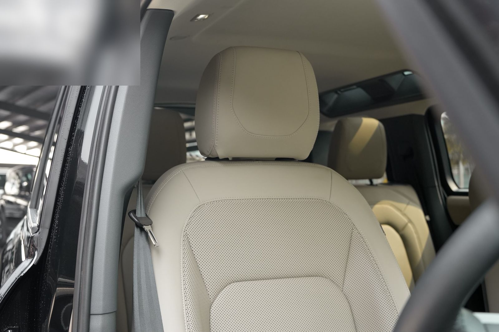 Land Rover Defender 110 S P300 #4301 – Seats