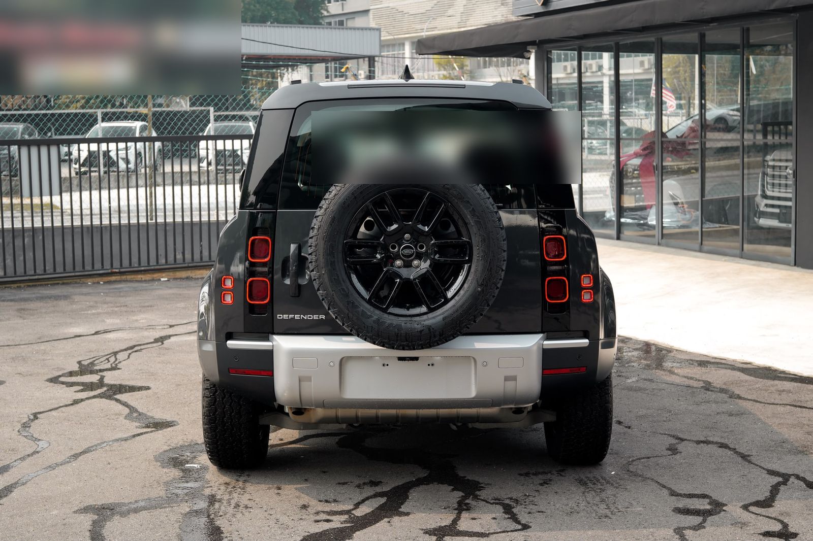 Land Rover Defender 110 S P300 #7262 – Rear
