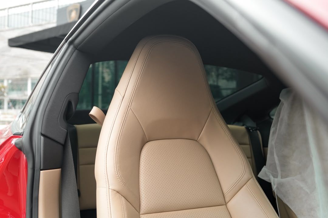 Porsche 911 Carrera #0265 – Seat