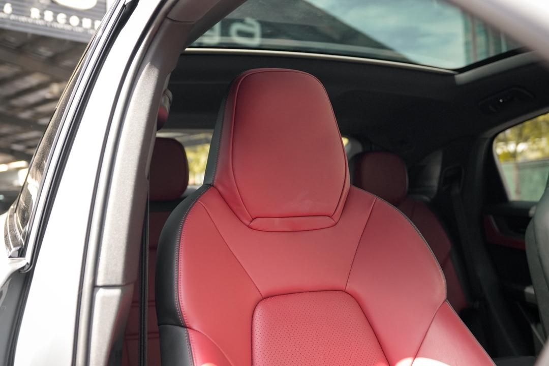 Porsche Cayenne Coupe #8877 – Seat and sunroof