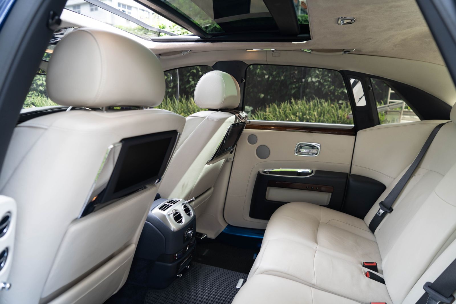Rolls-Royce Ghost – Rear cabin