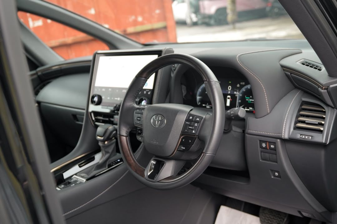 Toyota Alphard Z #6597 – Cockpit