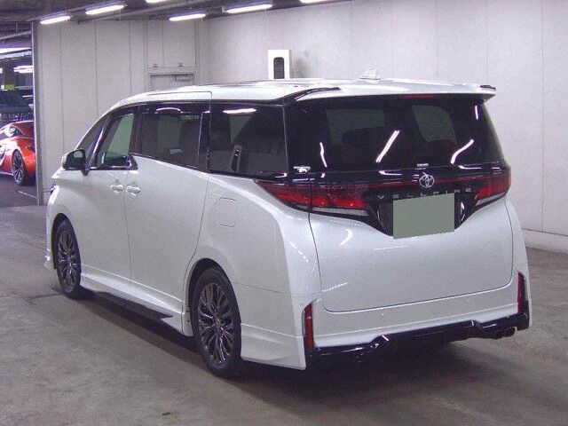Toyota Vellfire Z Premier #0868 – Rear three-quarter
