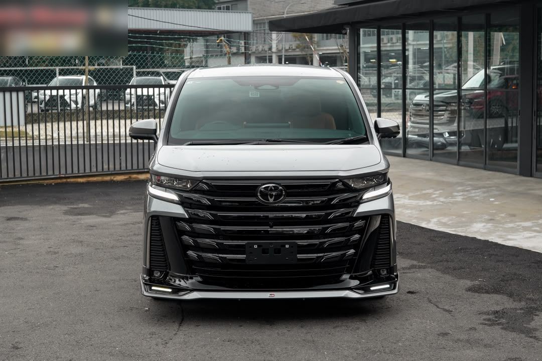 Toyota Vellfire Z Premier #4572 – Front