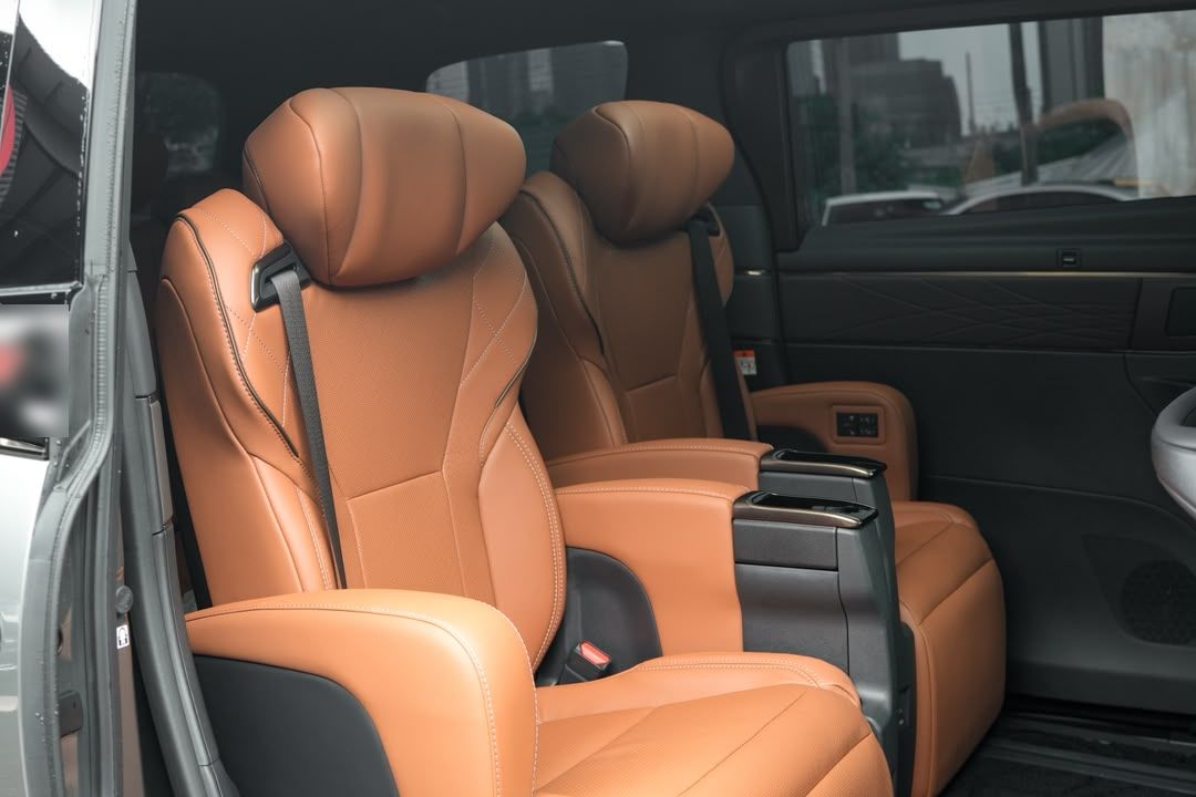 Toyota Vellfire Z Premier #4572 – Rear seats